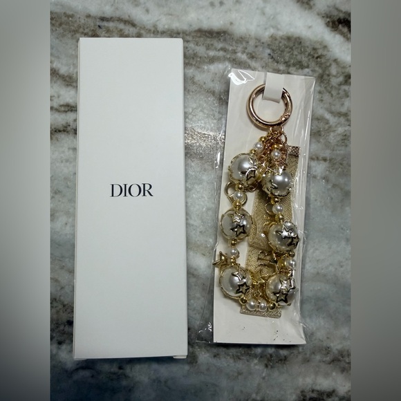 Dior Gold Star Key Ring with Pearls & ‘CD’ Charm Sealed in Plastic/New in Box. - Picture 2 of 10